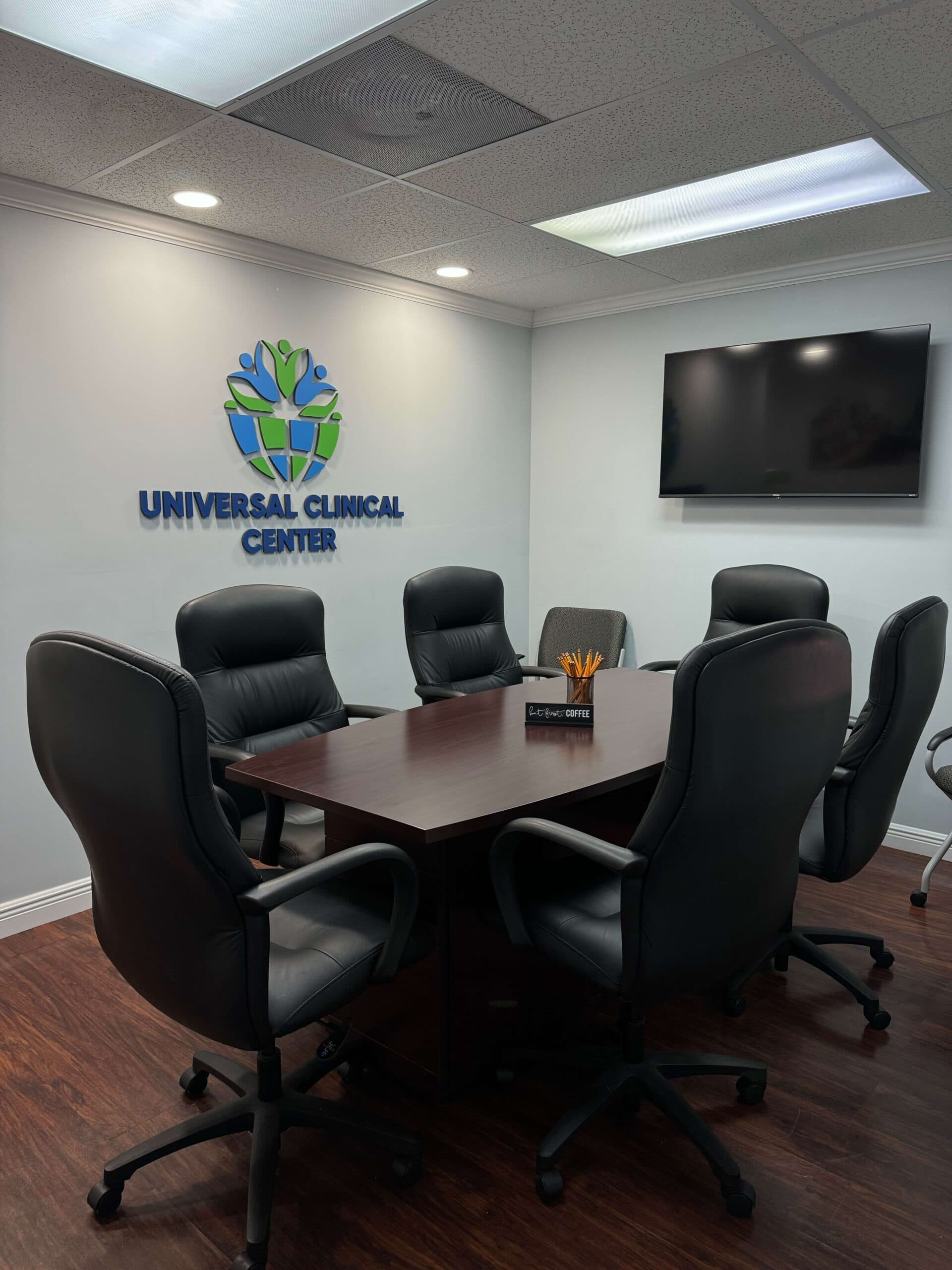 Psiquiatras certificados y terapeutas con licencia en Universal Clinical Center — Miami, FL